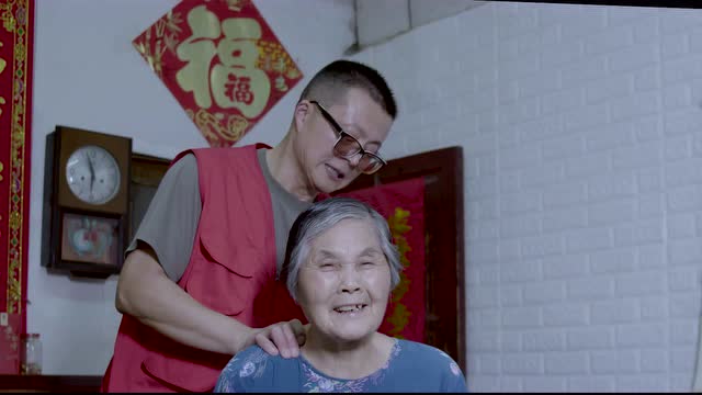 一等獎:《獻愛》報送單位:柘皋鎮(zhèn)