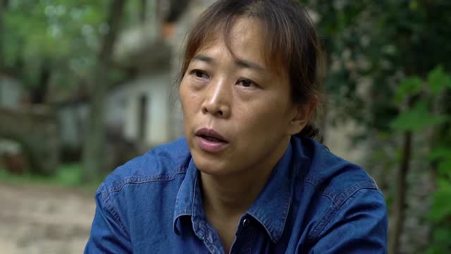 一等獎:《扶貧路 久自芳華》報送單位:市直機關(guān)工委